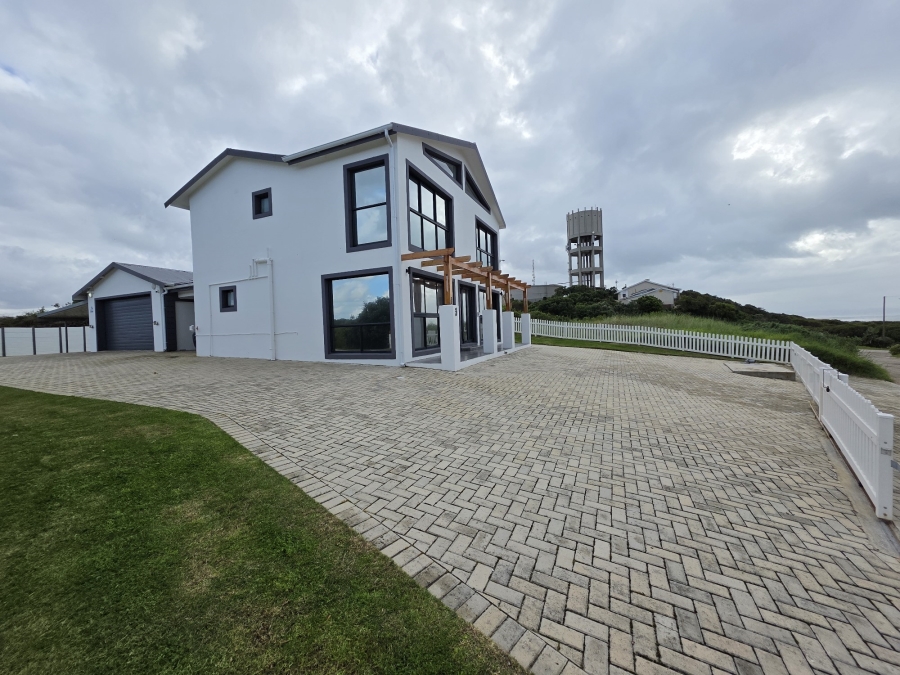 4 Bedroom Property for Sale in Paradise Beach Eastern Cape